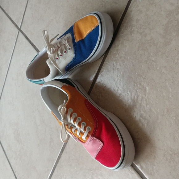 Vans - Picture 2 of 6